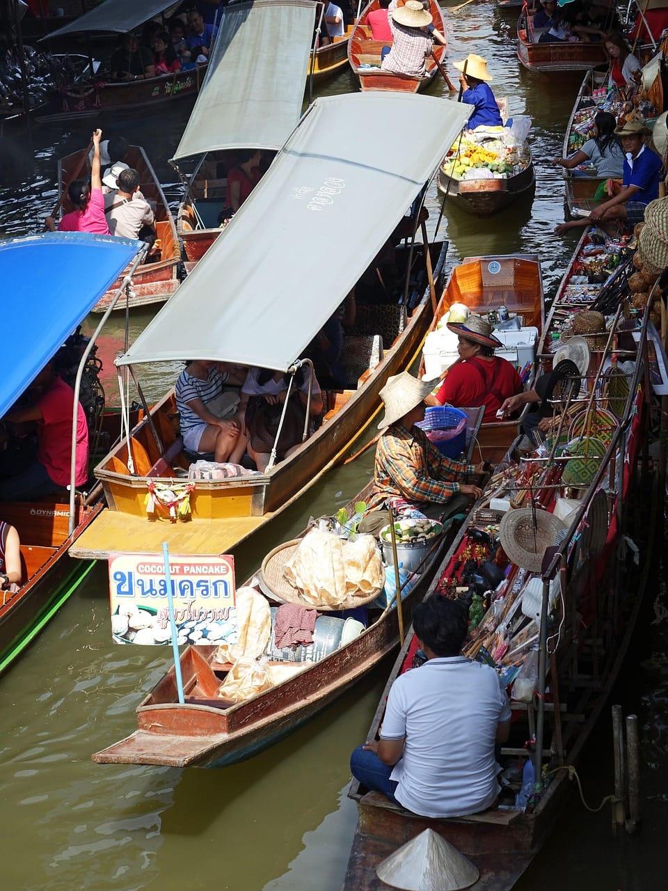Damnoen Saduak Floating Market in Bangkok