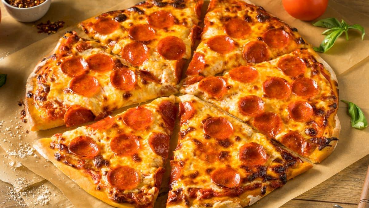 New York-style Pizza at Market23 cafe, Cassia Phuket 