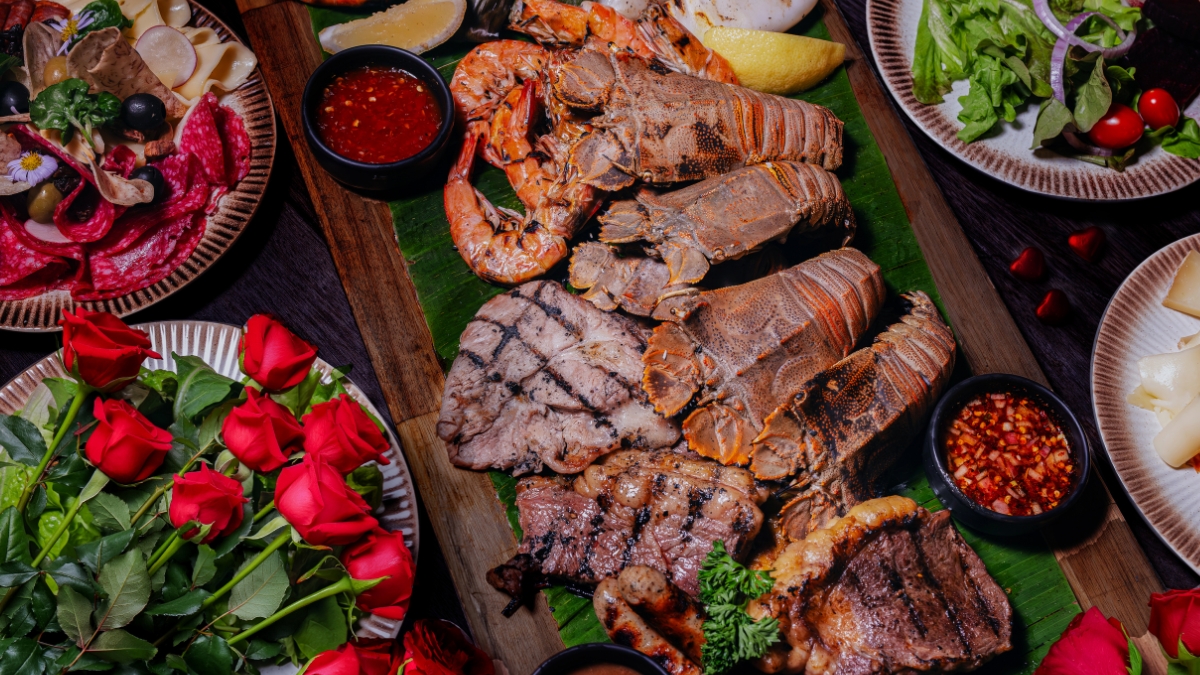 This Valentine’s, gather for an international buffet of seafood BBQ, Raclette, pasta, pizza and Thai favorites, thoughtfully set for a special evening and elevated by live violin and warm moments to share.