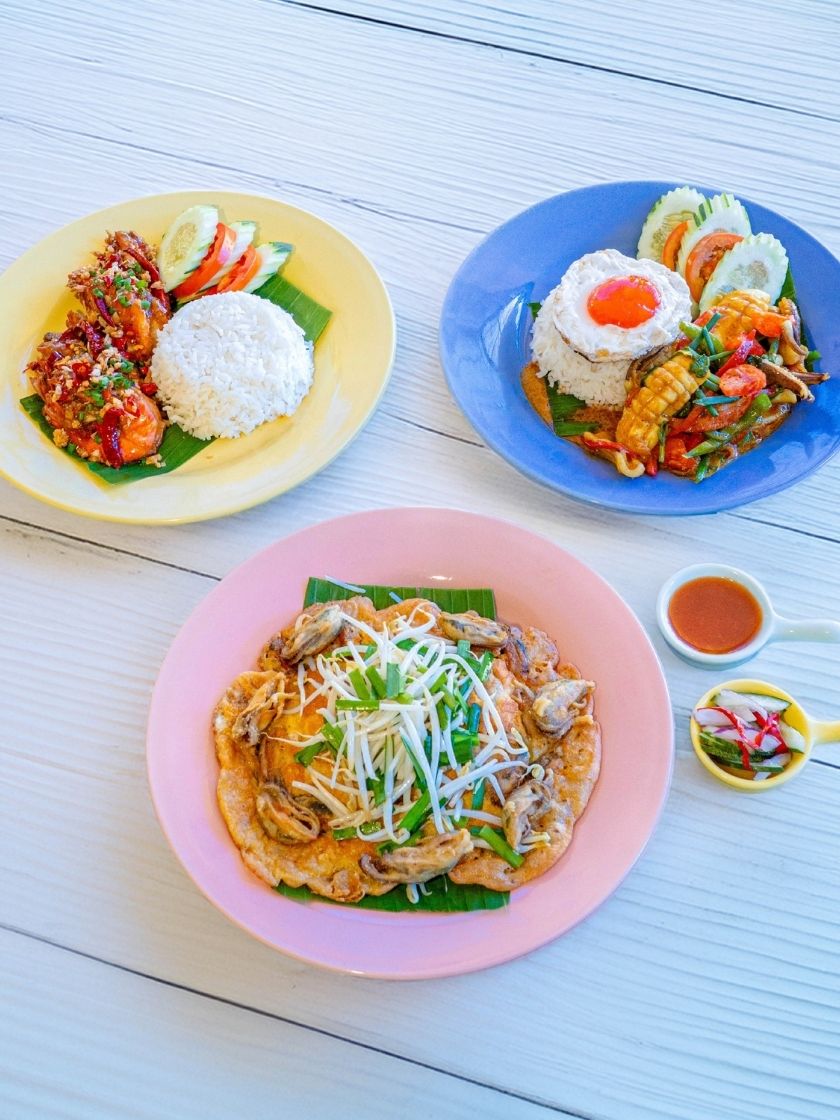 Savor Andaman-fresh seafood with bold local flavors—Pla Muek salted egg squid, crispy Hoy Thod and Goong Thod Kua Prik Glure, Phuket-style favorites.